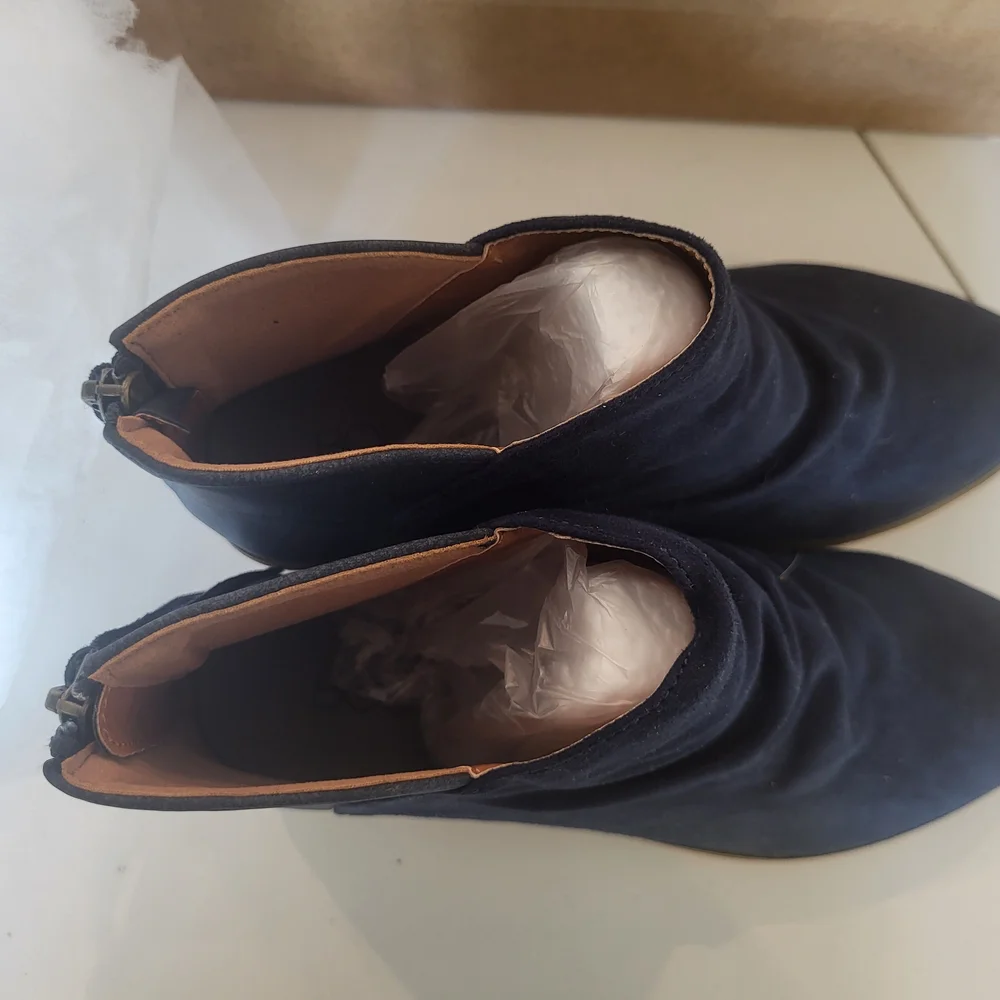 Corkys Slouch Booties SZ 7 Two Tone Navy Blue
